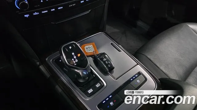 Hyundai Equus 2015 — фото 9