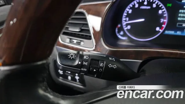 Hyundai Equus 2015 — фото 16