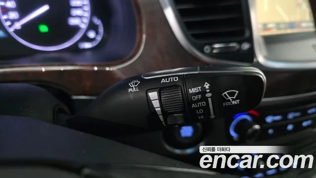 Hyundai Equus 2015 — фото 17