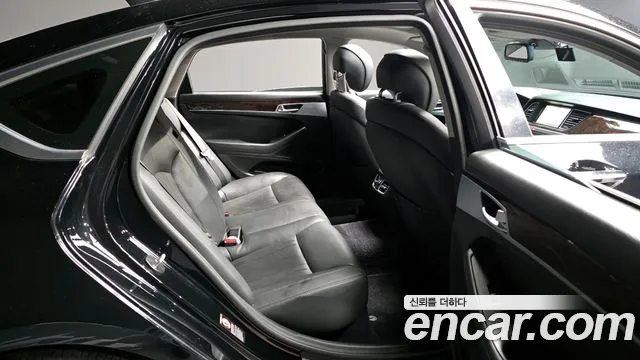 Hyundai Genesis 2016 — фото 18