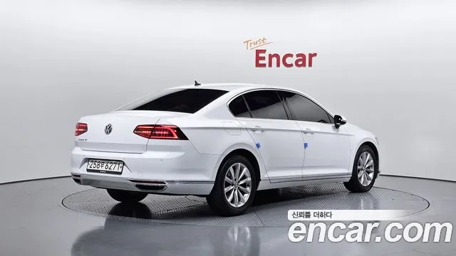 Volkswagen Passat 2018 — фото 2