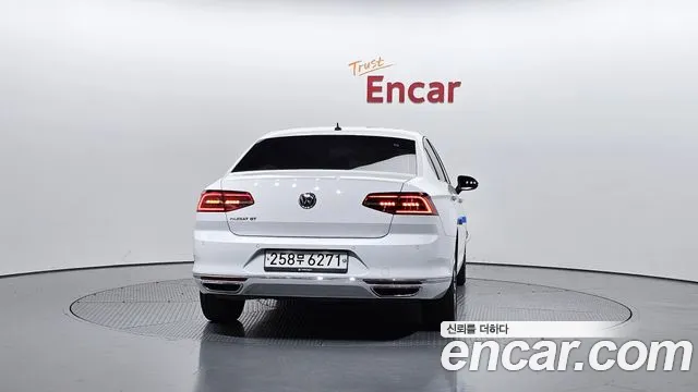 Volkswagen Passat 2018 — фото 4