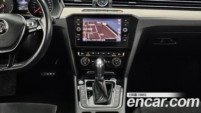 Volkswagen Passat 2018 — фото 12