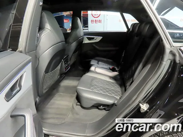 Audi Q8 2023 — фото 10