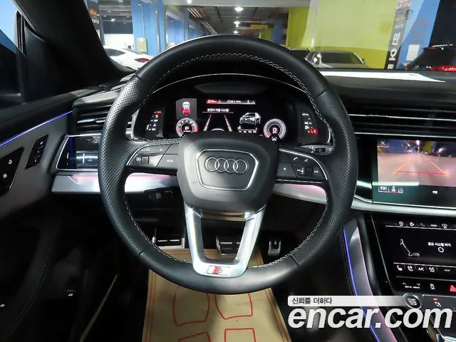 Audi Q8 2023 — фото 11