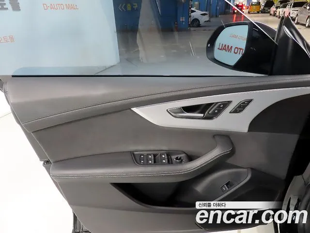 Audi Q8 2023 — фото 14
