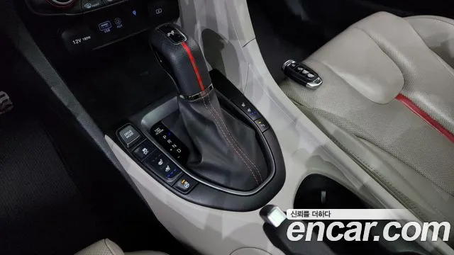Hyundai Veloster 2018 — фото 12