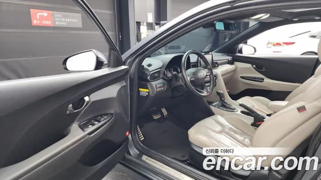 Hyundai Veloster 2018 — фото 13