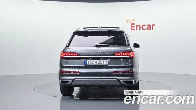Audi Q7 2021 — фото 4