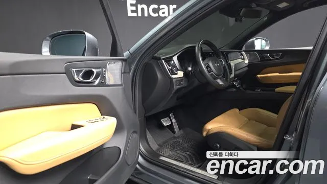 Volvo XC60 2018 — фото 10