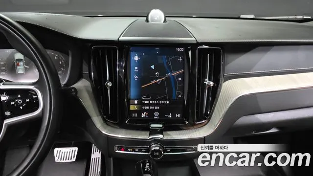 Volvo XC60 2018 — фото 14