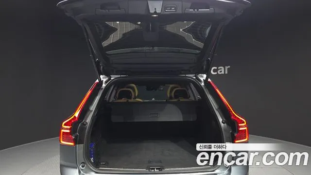 Volvo XC60 2018 — фото 20