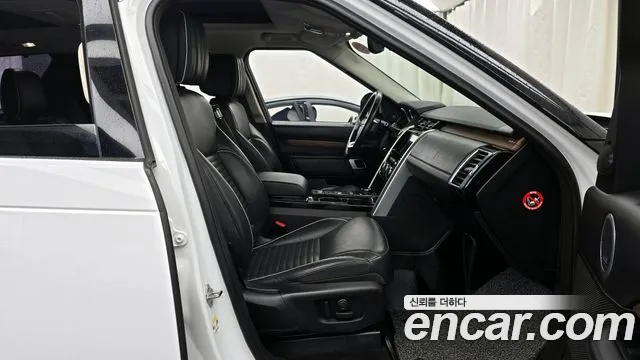 Land Rover Discovery 2017 — фото 12