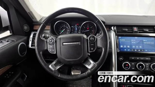 Land Rover Discovery 2017 — фото 13