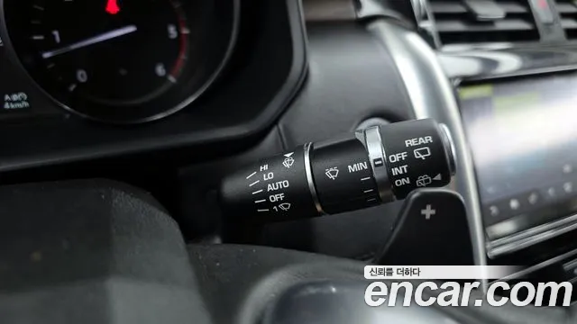 Land Rover Discovery 2017 — фото 16