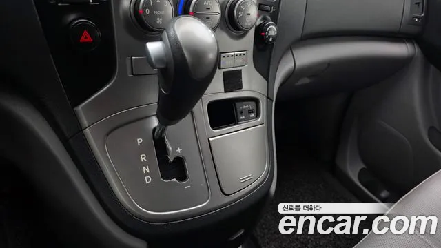 Hyundai Starex 2015 — фото 12