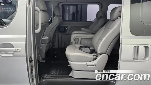 Hyundai Starex 2015 — фото 16