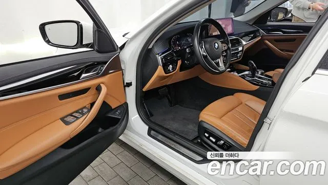BMW 5-Series 2022 — фото 13
