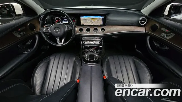 Mercedes-Benz E-Class 2017 — фото 9