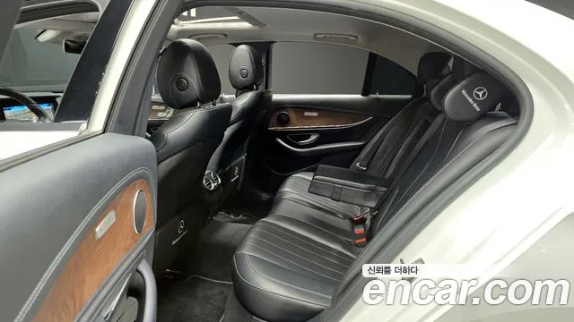 Mercedes-Benz E-Class 2017 — фото 16