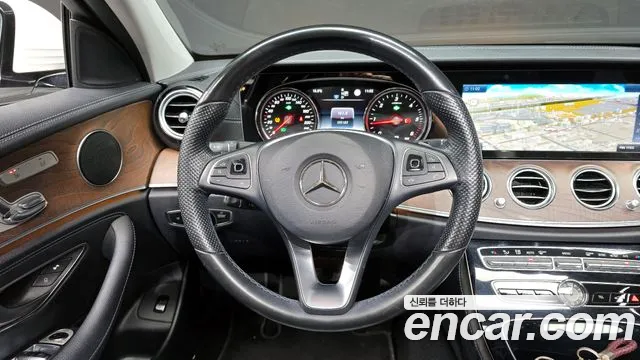 Mercedes-Benz E-Class 2017 — фото 18