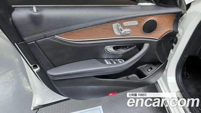 Mercedes-Benz E-Class 2017 — фото 13