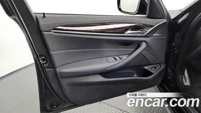 BMW 5-Series 2022 — фото 14
