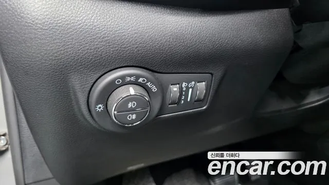 Jeep Compass 2022 — фото 17