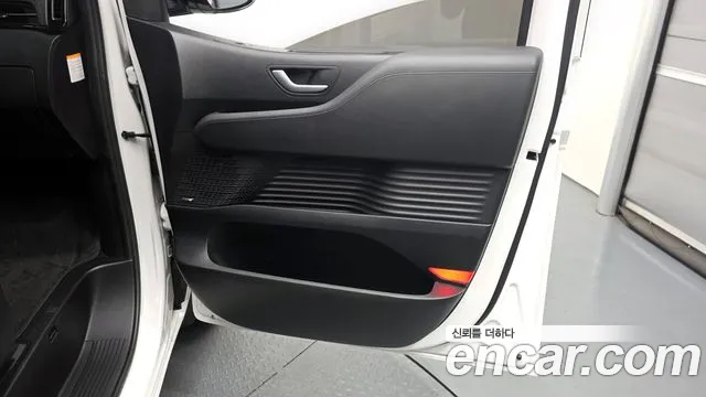 Hyundai Staria 2025 — фото 15