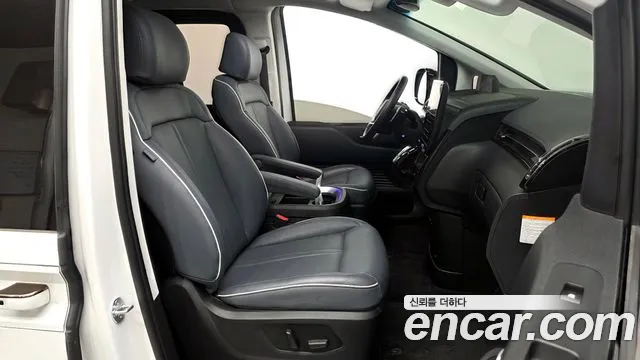 Hyundai Staria 2025 — фото 16