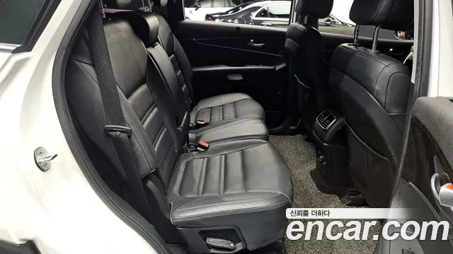 Kia Sorento 2017 — фото 12