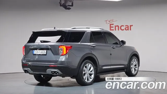 Ford Explorer 2022 — фото 1
