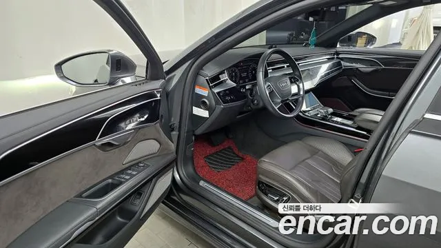 Audi A8 2021 — фото 13