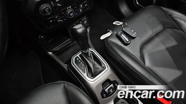 Jeep Renegade 2022 — фото 12