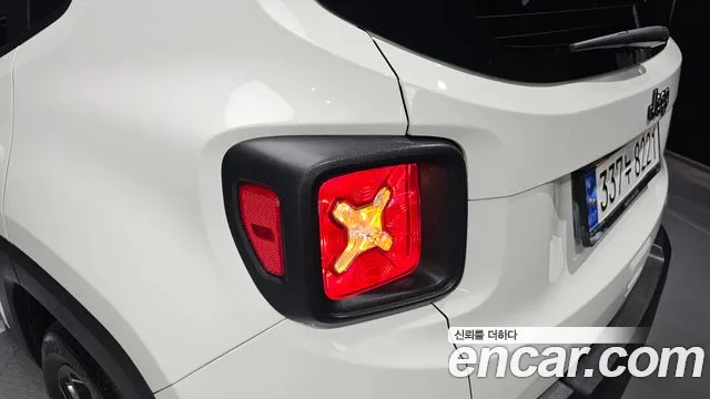 Jeep Renegade 2022 — фото 9
