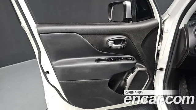 Jeep Renegade 2022 — фото 14