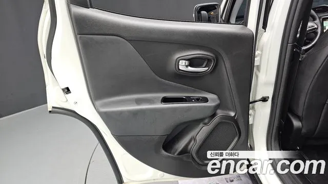 Jeep Renegade 2022 — фото 15