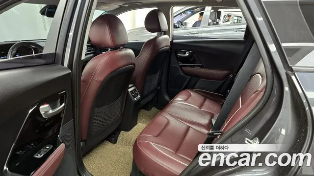 Kia Niro 2020 — фото 11