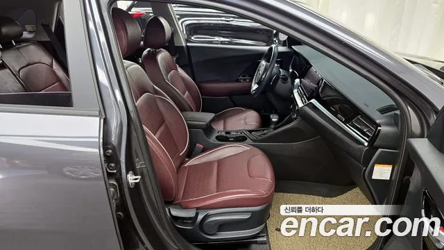 Kia Niro 2020 — фото 12