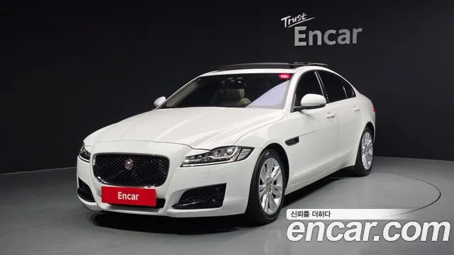 Jaguar XF 2017 — фото 1
