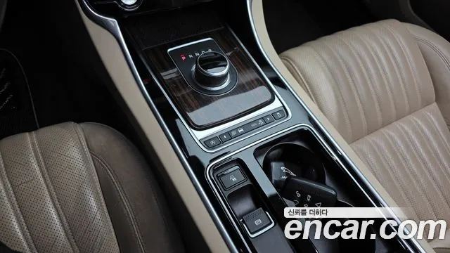 Jaguar XF 2017 — фото 9