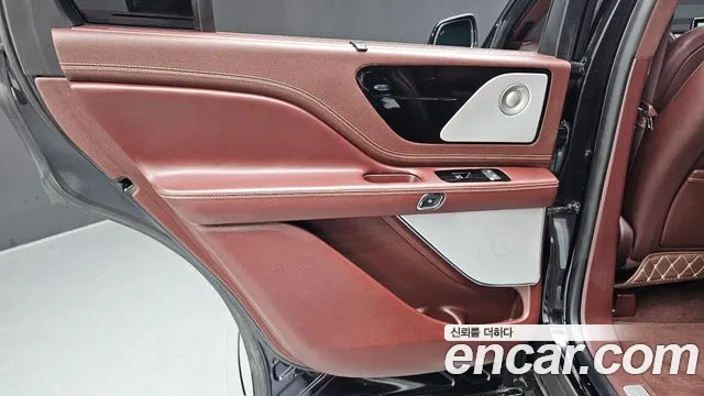 Lincoln Aviator 2021 — фото 15