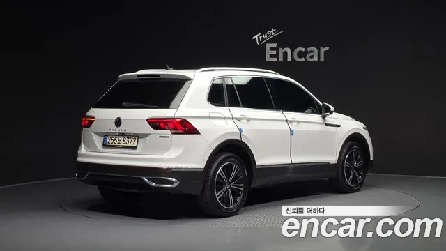 Volkswagen Tiguan 2022 — фото 2