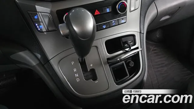 Hyundai Starex 2016 — фото 9