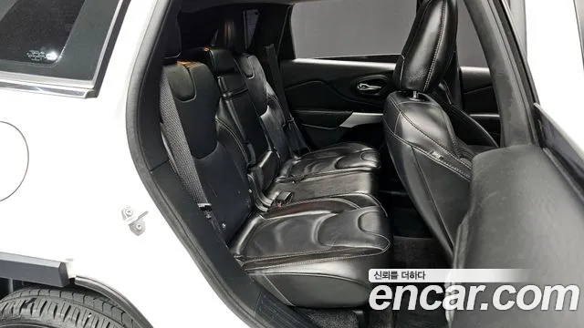 Jeep Cherokee 2017 — фото 11