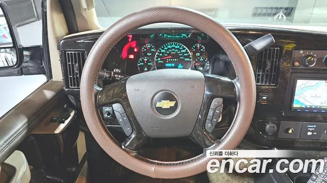 Chevrolet Express Van 2018 — фото 14