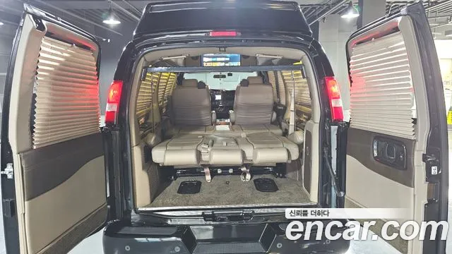 Chevrolet Express Van 2018 — фото 20