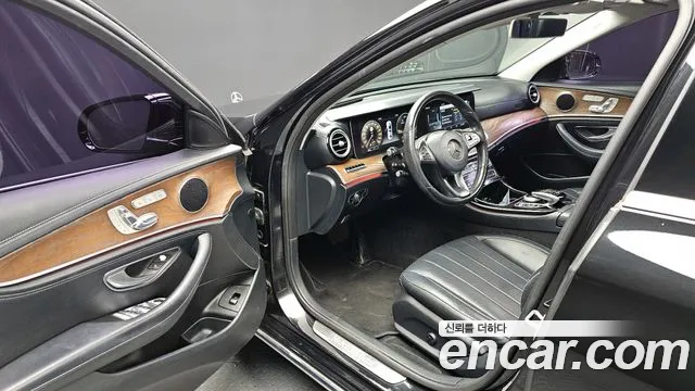 Mercedes-Benz E-Class 2017 — фото 10