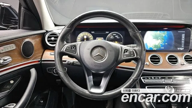 Mercedes-Benz E-Class 2017 — фото 12