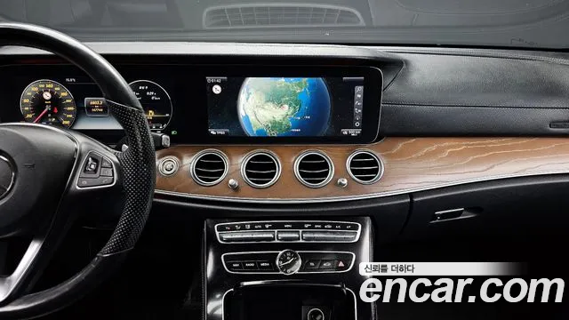 Mercedes-Benz E-Class 2017 — фото 13